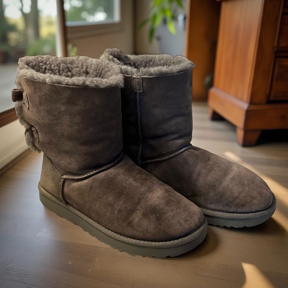 Women’s ⭐️UGG⭐️Grayish/Brown Bailey Bow Boots Size 8 - Picture 15 of 16